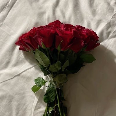 من أشترى خاطرنا ولو بشق تمره ، اشترينا له الدنيا وما فيها. ♡︎