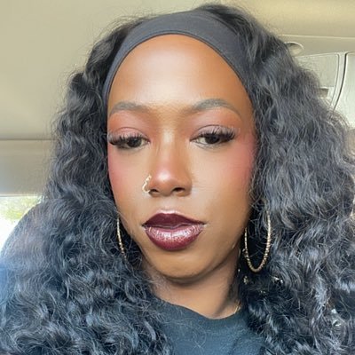 Licensed Esthetician, lover of pimple popping vids, black and brown beauty enthusiast, she/her