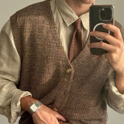 amblereon's profile picture. 𝘵𝘩𝘦 𝘦𝘤𝘩𝘰 𝘴𝘵𝘢𝘺𝘴 𝘭𝘰𝘯𝘨𝘦𝘳 𝘵𝘩𝘢𝘯 𝘵𝘩𝘦 𝘷𝘰𝘪𝘤𝘦