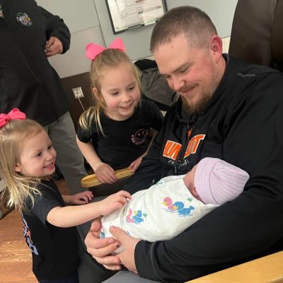 Claire, Reece & Josey’s Dad, Maggie’s Husband | Head 🏈 , Assistant ⚾️ & FCA leader @ Humboldt | John 16:33🙏🏻| (All thoughts my own) | #FAMILY #ALLIN #EAT
