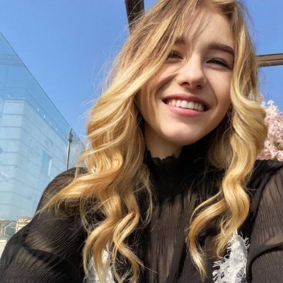 Sunny, optimistic, strong, generous and magnanimous to friends, well-mannered, good at socializing, and full of humor in daily life.