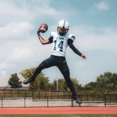 Kipp Columbus class OF 2026 3.8GPA | FS/WR FB 4.7🏃🏽♂️:email MikeChale.Earnest@gmail.com