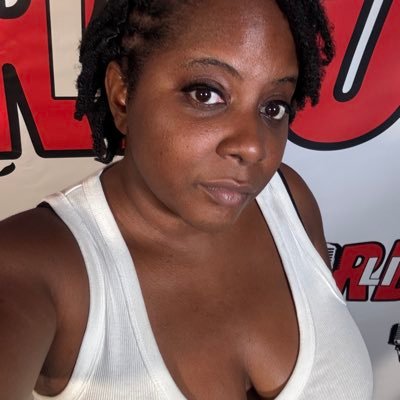 Manager & Founder of No Hook 🎙 GamerChick 🎮 Mobile Mixologist🍸Virtual Assistant 💻 #NoHook #DJLinzCorner #LNYBarServices #EGOclothing