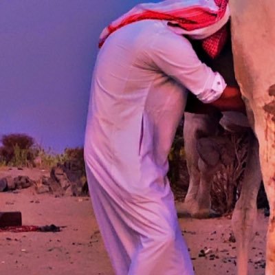 أنا سحابةُ اللهِ التي أمطرتْ مبللةٌ أجسادهُنْ وهنْ يعبرنّا الطرقات .