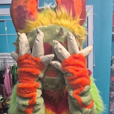 I am a Foo lion/bearded dragon! suit/character owned by @mackenzierae236 will follow fursuit accounts only ❤️