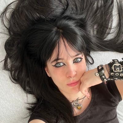 Helen | Streamer & Youtuber | 24 | ST fan 🗡️🩸| Twitch Partner.