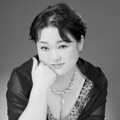 メゾソプラノ。日本オペラ振興会育成部20期修了。藤原歌劇団正団員、日本オペラ協会正会員。日本オペラ振興会育成部講師。レッスン(女声のみ)⭐︎よろしくお願い致します⭐︎ 🌼🩵🌼🩵🌼🩵🌼🩵🌼🩵🌼🩵🌼🩵🌼