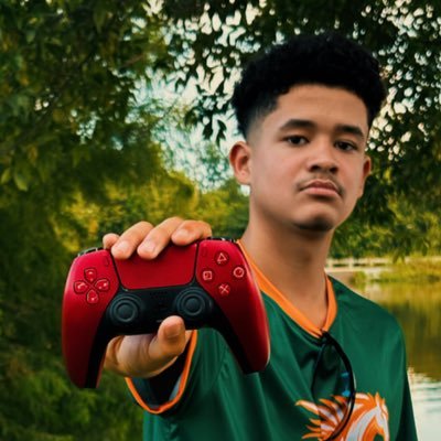 Madden/College Football E-Sports player for Frederick Douglass HS (KY). C/O 2027