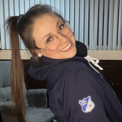 • 90% fútbol, 10% pendejadas ⚽️ • Soy la oveja futbolera y lectora 📖 de la familia • Millonarios 💙 Chelsea • Muchas pecas y sonrisas •