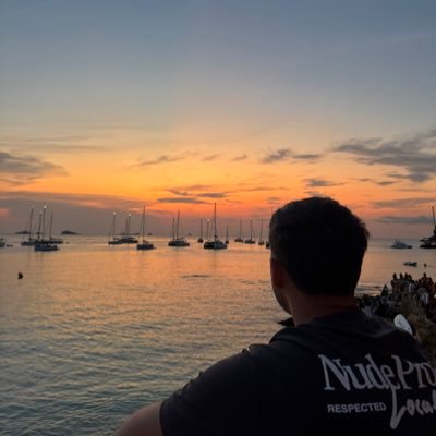 victorsilesg's profile picture. Médico. Residente de Endocrinología y Nutrición en HUVN ⚕️enjoy the ride