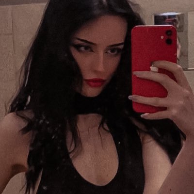 Your local low quality shitposter/graphic designer/artist // Marathon, D2 and Overwatch enjoyer //