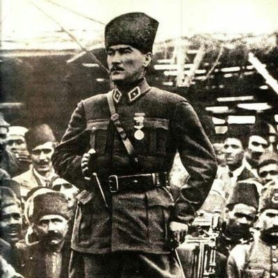 SARAYLARDA SÜREMEM DAĞLARDA SÜRDÜĞÜMÜ..
BİN CİHANA DEĞİŞMEM ŞU ÖKSÜZ TÜRKLÜĞÜMÜ..