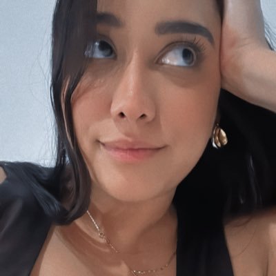 carolopez21's profile picture. 
