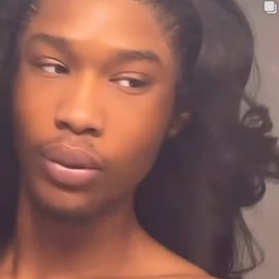 BaeBaeMamba's profile picture. ♓️ | Enby | Photographer