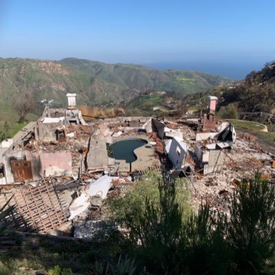 Michele43092815's profile picture. Stop the Chemtrails. MAGA 🇺🇸 MSM sucks. Gavin Newscum stole fire aid money from my family. 🧩 ❣️🫶🏼