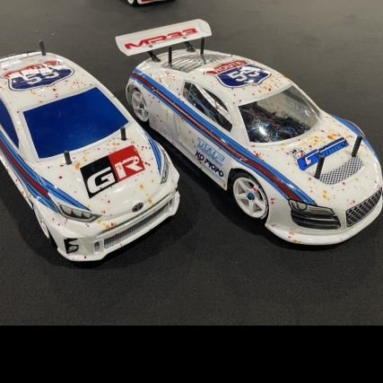 2023.9末にラジコン始めました☺️
色んなサーキットに出没します🚗³₃
主に備忘録ですが情報収集のため無言フォロー失礼しますm(_ _)m
2026.10に引退予定