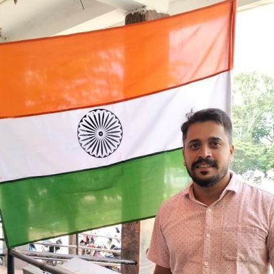 ರಾಷ್ಟ್ರಪ್ರೇಮ, ರಾಷ್ಟ್ರಭಕ್ತಿ ಸ್ವರ್ಗಕ್ಕಿಂತಲೂ ಮಿಗಿಲು.
ಹಳ್ಳಿ ಹೈದ. ಸ್ವಲ್ಪ ಸಿಟಿ ನಾಲೆಡ್ಜು.
Right wing.
