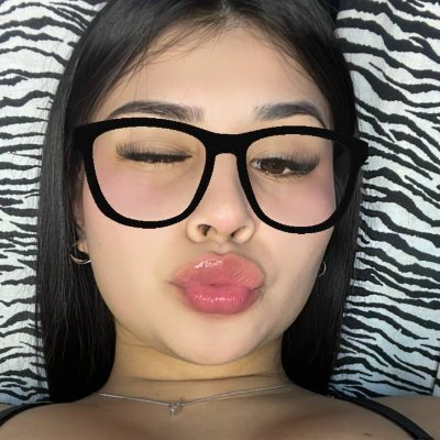 🎓 College cutie 📚 | 😇 Sweet face, sinful thoughts 😈 | 💋 Your study break fantasy | 💌 DM me if you can handle both the homework… and the after-hours 🍒 |
