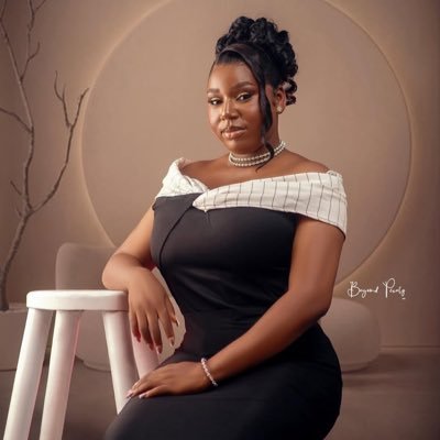 she_isblair's profile picture. I don't still understand Twitter but I'm here🙂