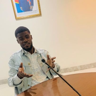 Je suis Roger muyaya licencié en sciences politiques et administratives à Université de Kinshasa