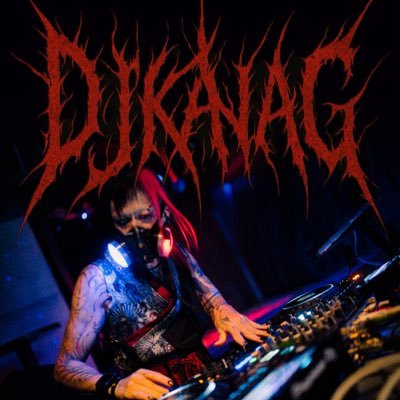 大阪アメ村BAR BARRACK在籍 ピアスとタトゥーだらけのDJプレイヤー 金属探知機おことわり 鋼の音繫錬金術師 DJ KaNaG 頚椎捻挫上等夜露死苦サロンパス!そんな感じです