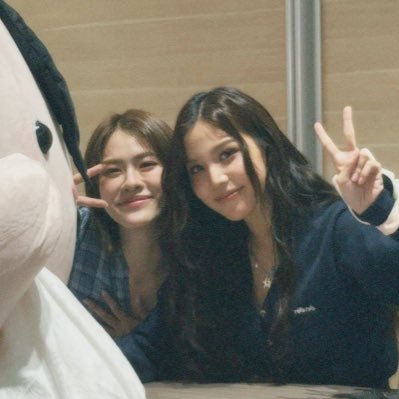 emi asked “would u please be mine?” | emibonnie 🧡💜 | mamamoo // occasionally translate korean 🙂↔️ backup acc: @yourfavphi