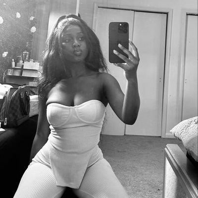 Gym rat | Bi 🌈| Soft lips| dirty mind 💋| My pronouns are throatgoat|I know what you want and I love giving it| Spoil me & I might let you taste heaven 😈💦👅