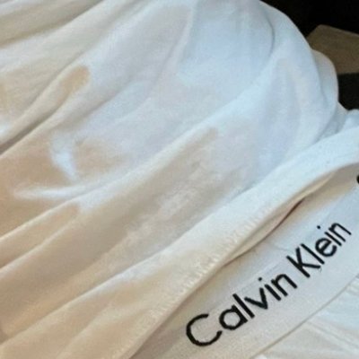 Reposting Videos & Pictures of Hot Guys in Calvin Klein Underwear. Tightywhities, briefs & boxers
18+ Adults Only.
DM for removal
