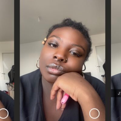 Je suis sénégalaisement dans le soninkara depuis 29ans maintenant 🫡 Y’a pas d’autre photo de moi dans mes médias pas la peine de scroll
