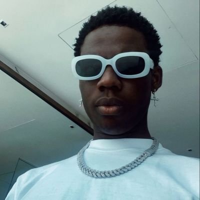 OliCoal_'s profile picture. Take a peep into my world 🌍🌎(Poet|| Artist)