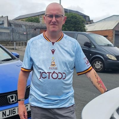 Bradford City 🐓, England, Glasgow Rangers, adidas clobber n living the high(ish) life back home in sunny Bradford