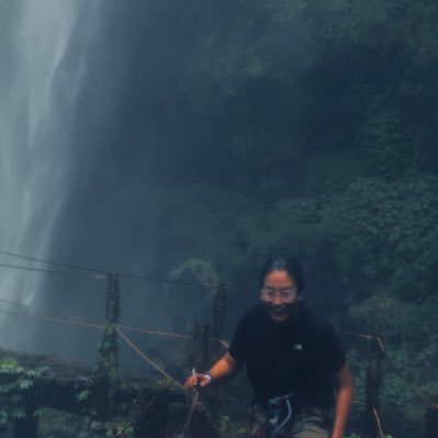Karyawan perusahaan teknologi urusan kebijakan publik dan regulasi.
Can find me in the middle of mountains and swimming pools.