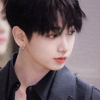 َ (@rollingstowe) 's Twitter Profile