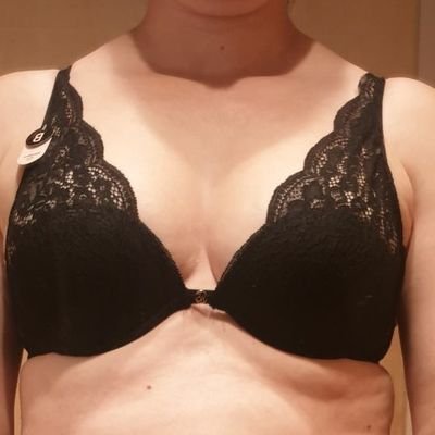 Matrimonio novato de Vixen (35) y Stag (36) en busca de Bull dominante para encuentros de cuckold. Cuenta manejada por los 2
