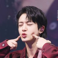 Karo⁷ 🎵 saw Jin 😭💜 (@river_runs_dry) 's Twitter Profile
