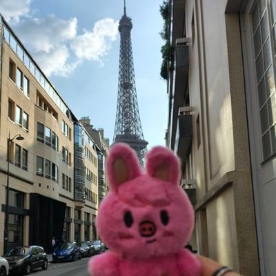 Mais velha que o Bang Chan e um gato idoso igual ao Lino.
🐰Changbin Utted 🐷
Escrevo fanfics Changlix e Sope.
mavie_de_olive em todas as redes