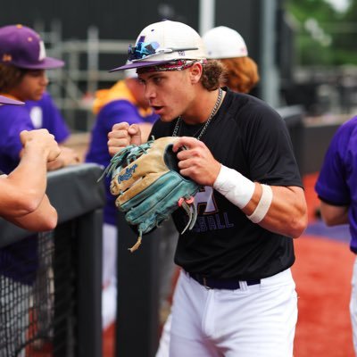 Ashdown ‘25 @RazorbackBSB commit🐗 Philippians 4:13 #BeLikeCj sticks baseball