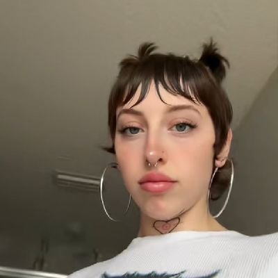 Hey everyone
How are you doing nice meeting you here I'm new here in this social media looking for a serious relationship and a good friendship to talk with 💚