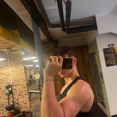 EmirTekinn9's profile picture. 