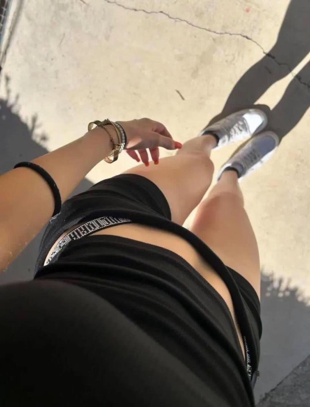 Iris_RussellT's profile picture. 18yo ↓ bf applications down here ↓  JHS 2025
