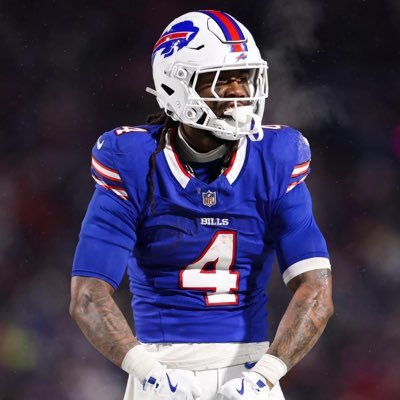 Professional ball knower 🧠 | James Cook enthusiast 👨🍳 | #BillsMafia #LeafsForever #LightsUpLetsGo #WeTheNorth #HookEm | #ChargeOn ‘28 | Unfunny meme liker
