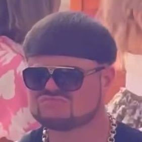 Mądra głowa pełna głupich pomysłów. Lubię złe filmy i dobrych ludzi.