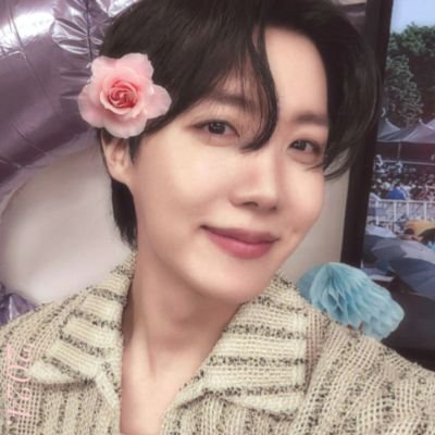 RMJHMY's profile picture. we'll always be alive to move us⚡️@mypeacethv, @bookstanpobi & @jimoozito: my comfort🤍