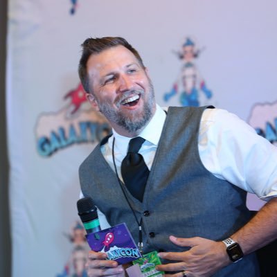 Professor. Talk Show Host. Wrestler. Daddy. #GalaxyCon, #TwinCitiesCon, #LongBeachComicCon moderator. 🤘PLEASE WATCH my show #TheRoad on the YouTubes!
