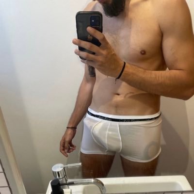 Aduhiop69's profile picture. 