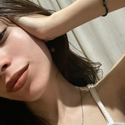 succkmykissss's profile picture. she is electric, can i be electric too?
https://t.co/6HjzOPpmq7