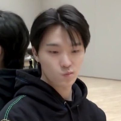 “찬이 말 들어.”