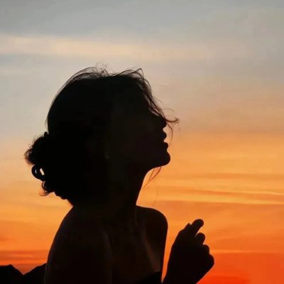 Ptsonaeden's profile picture. シンガポールのモダンさ、ミラノの洗練、ロサンゼルスのゆるやかさ。そんな旅の中で、急がない会話の心地よさを知りました。あなたも同じなら、きっと楽しく話せます。