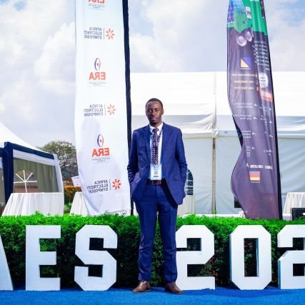 EyeZack13's profile picture. A lawyer and a strong believer in giving everything your best. 
Proud founder and co-host of the @kraze_podcast, listen here 👇;