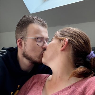 ᴄʜʀɪꜱ 31 years old 🧑🏽! Welcome to my X account 🐦 Fan of #PoKéMoN ◓ #LACARTEAUXTRESORS 🚁#FORTBOYARD 🗝 #NMA 🏆 and fan of TV & médias 😉 A 06/02💘